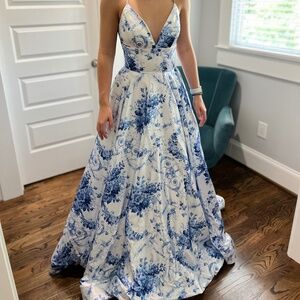 Sherri Hill Size 2 Prom Dress